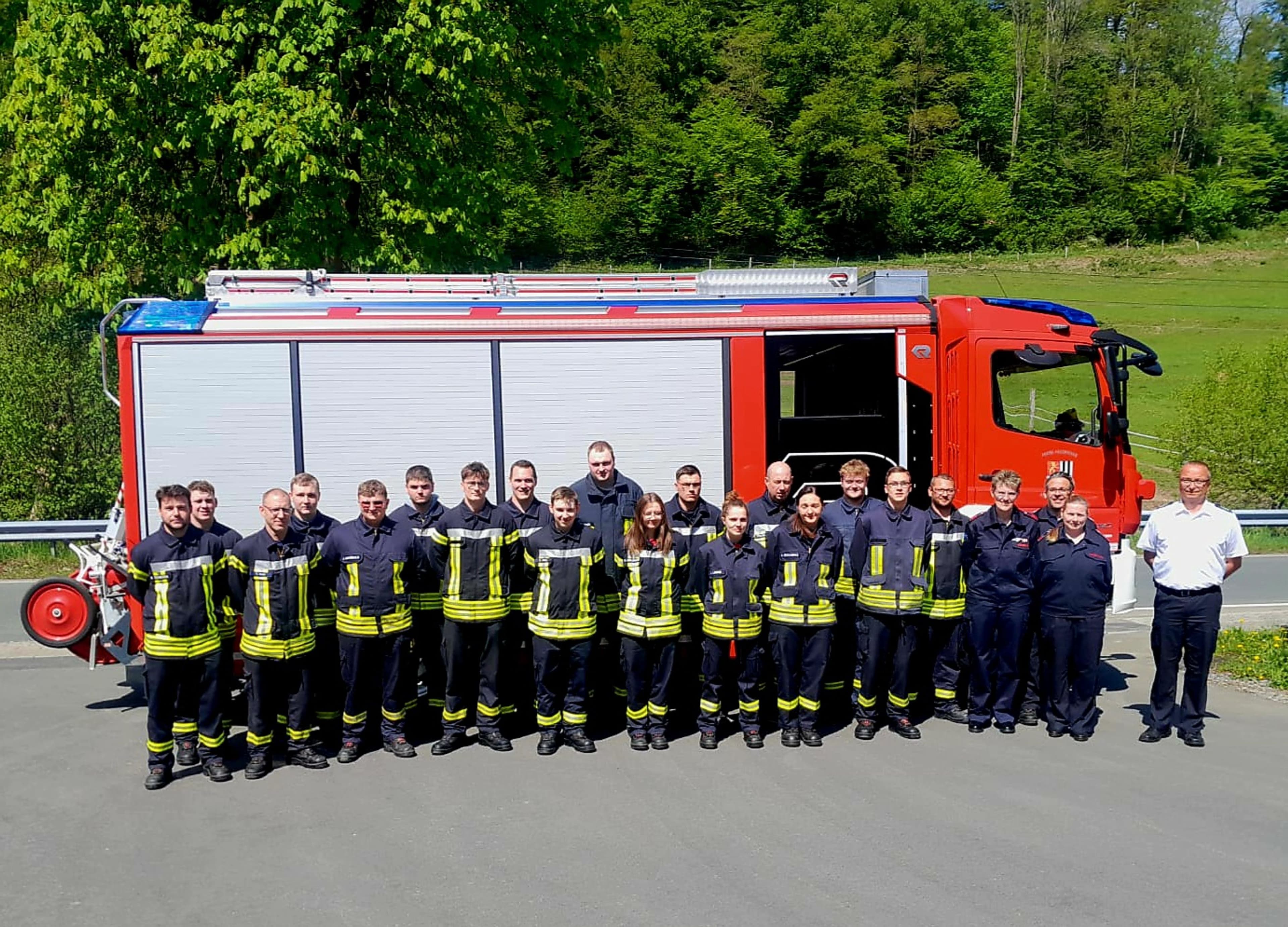 20 Feuerwehrleute bestehen Grundausbildung in Alertshausen
