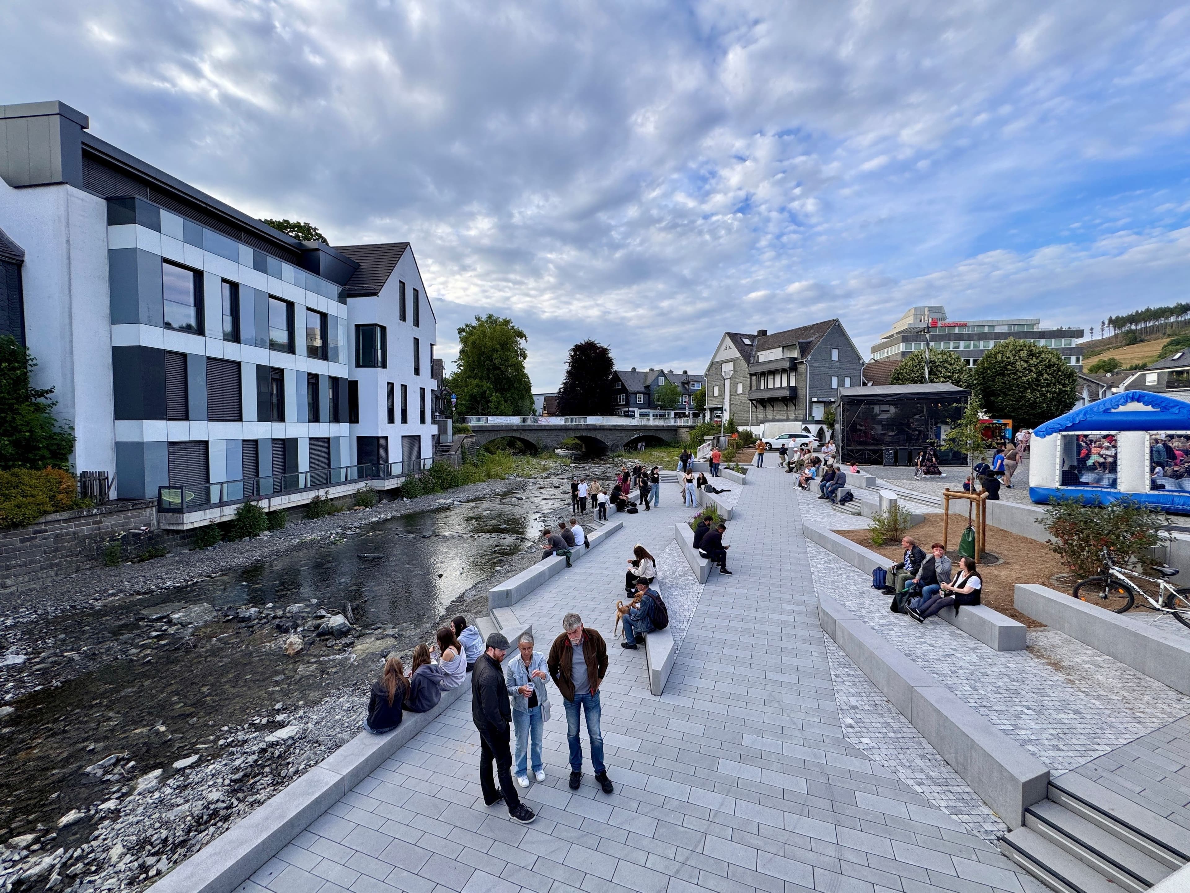 Neuer Marktplatz in Bad Berleburg eröffnet