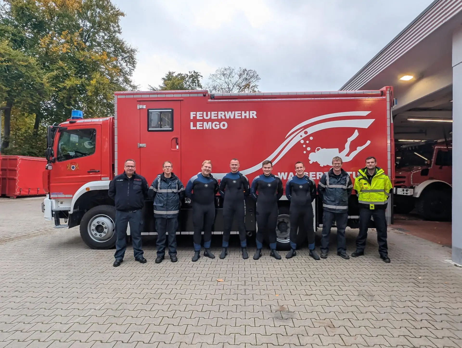 Feuerwehrtaucher in Lemgo meistern anspruchsvolle Prüfung