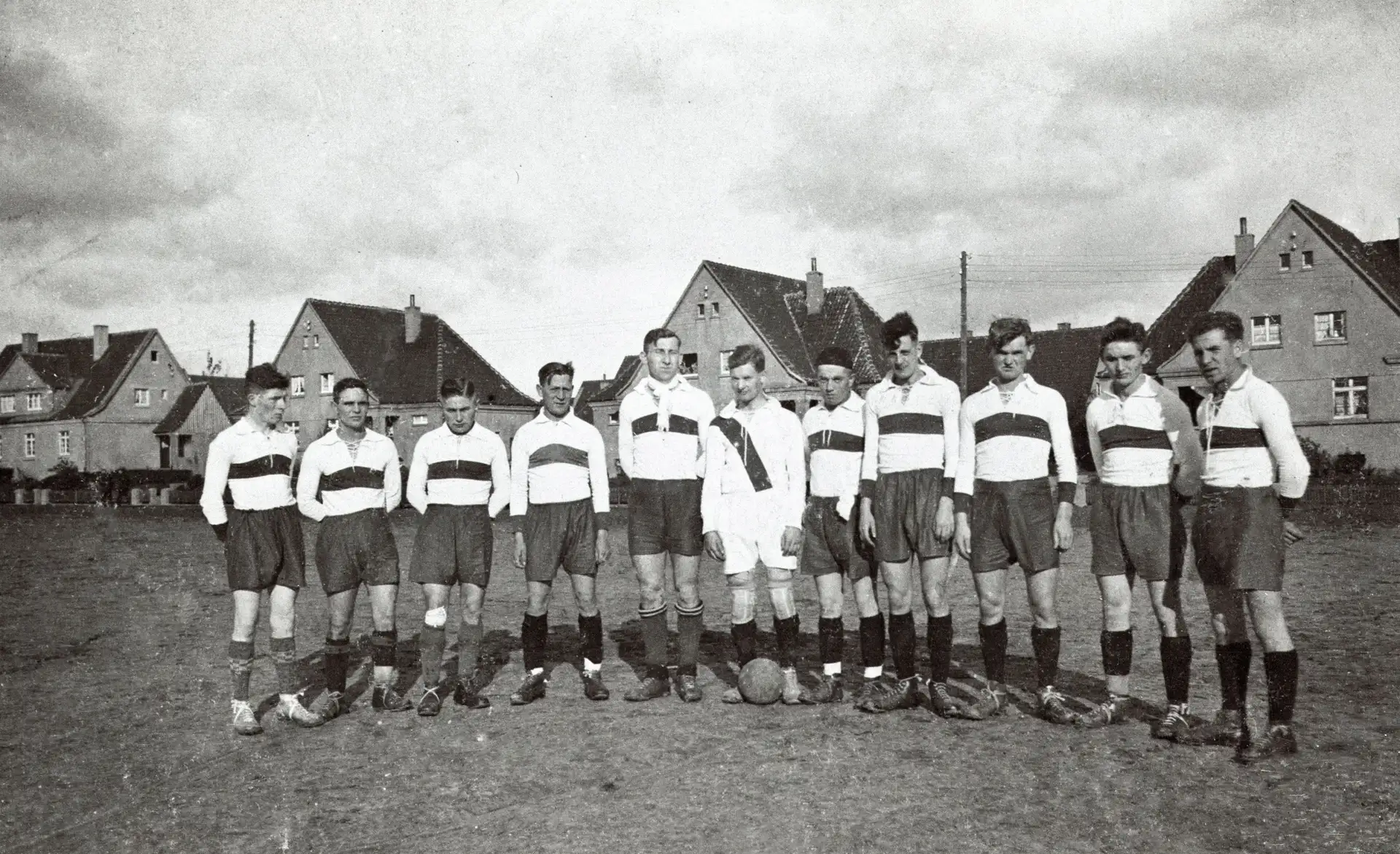 Historische Ausstellung zum Arbeiterfußball in Bochum eröffnet