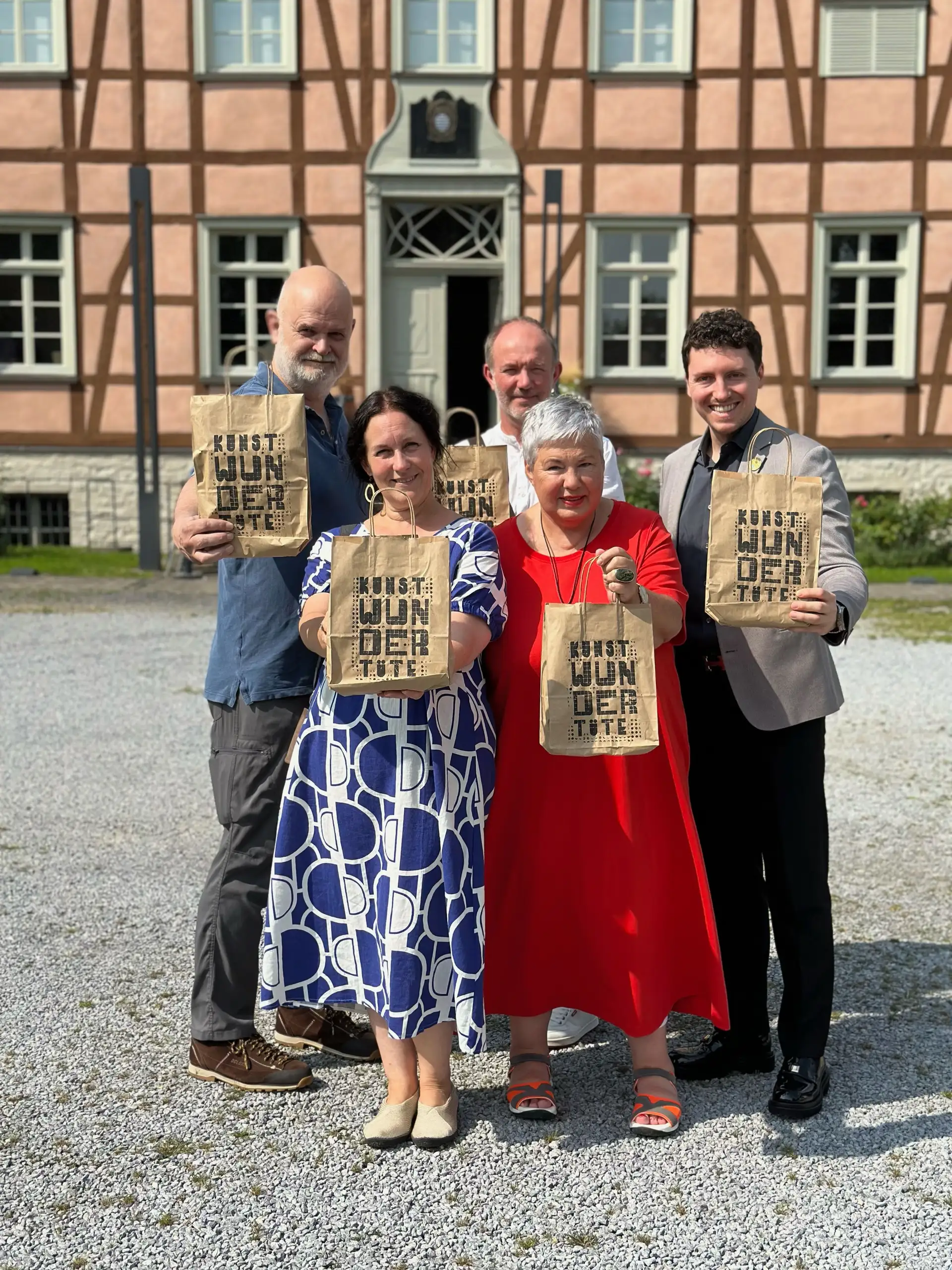 Kunstwundertüten: Ein kreatives Abenteuer auf Gut Rödinghausen