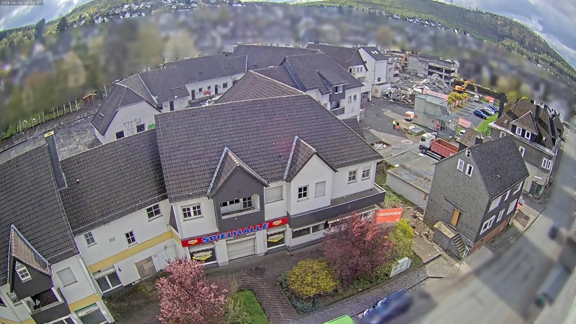Live-Verfolgung des Abriss des Eins-A-Komplexes