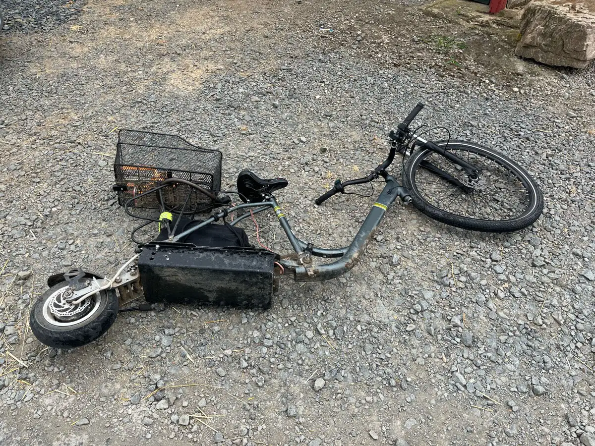 POL-REK: 260723-3: Zweiradfahrer auf Eigenkonstruktion bei Unfall schwer verletzt