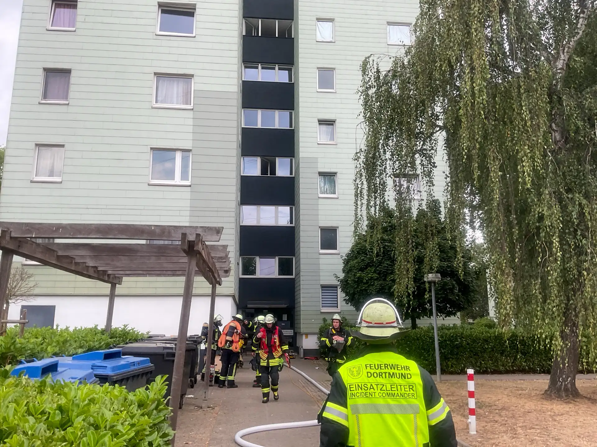 FW-DO: Feuerwehr betreut 40 Personen bei Kellerbrand
