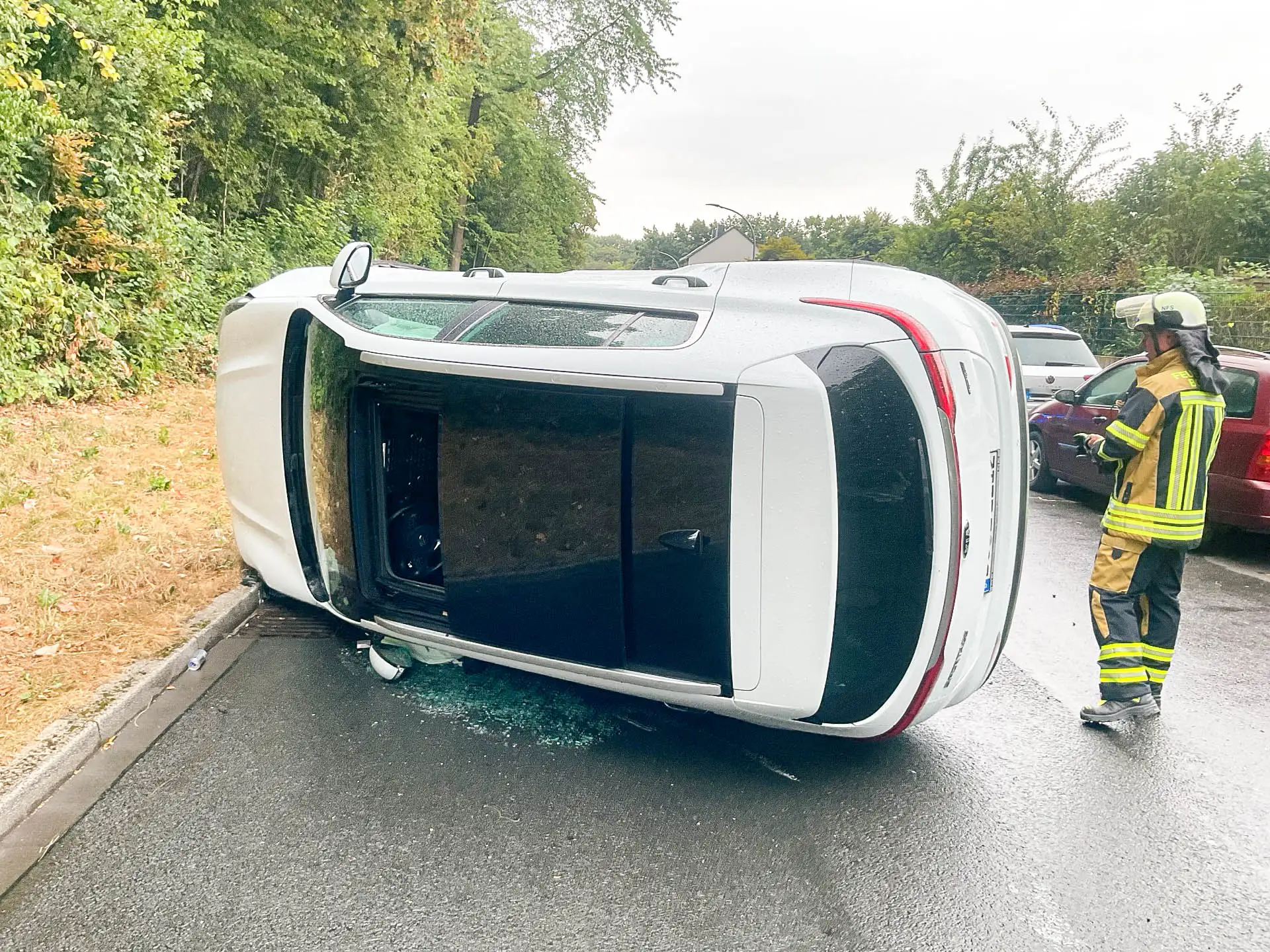 FW-BO: Verkehrsunfall: PKW bleibt auf der Seite liegen