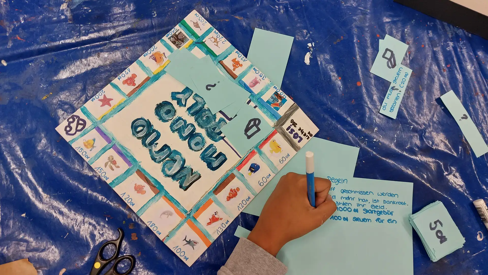 Upcycling-Workshop in der Stadtbibliothek Dorsten: Spiele passend zum Lieblingsbuch