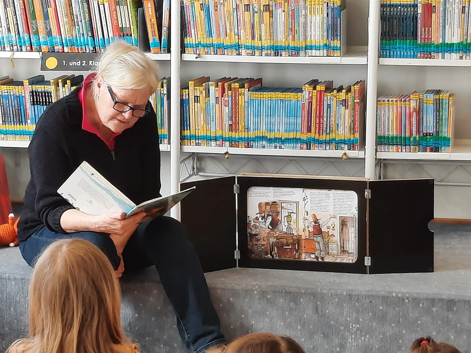 Vorleseaktion mit den Olchis in der Stadtbibliothek Hückeswagen