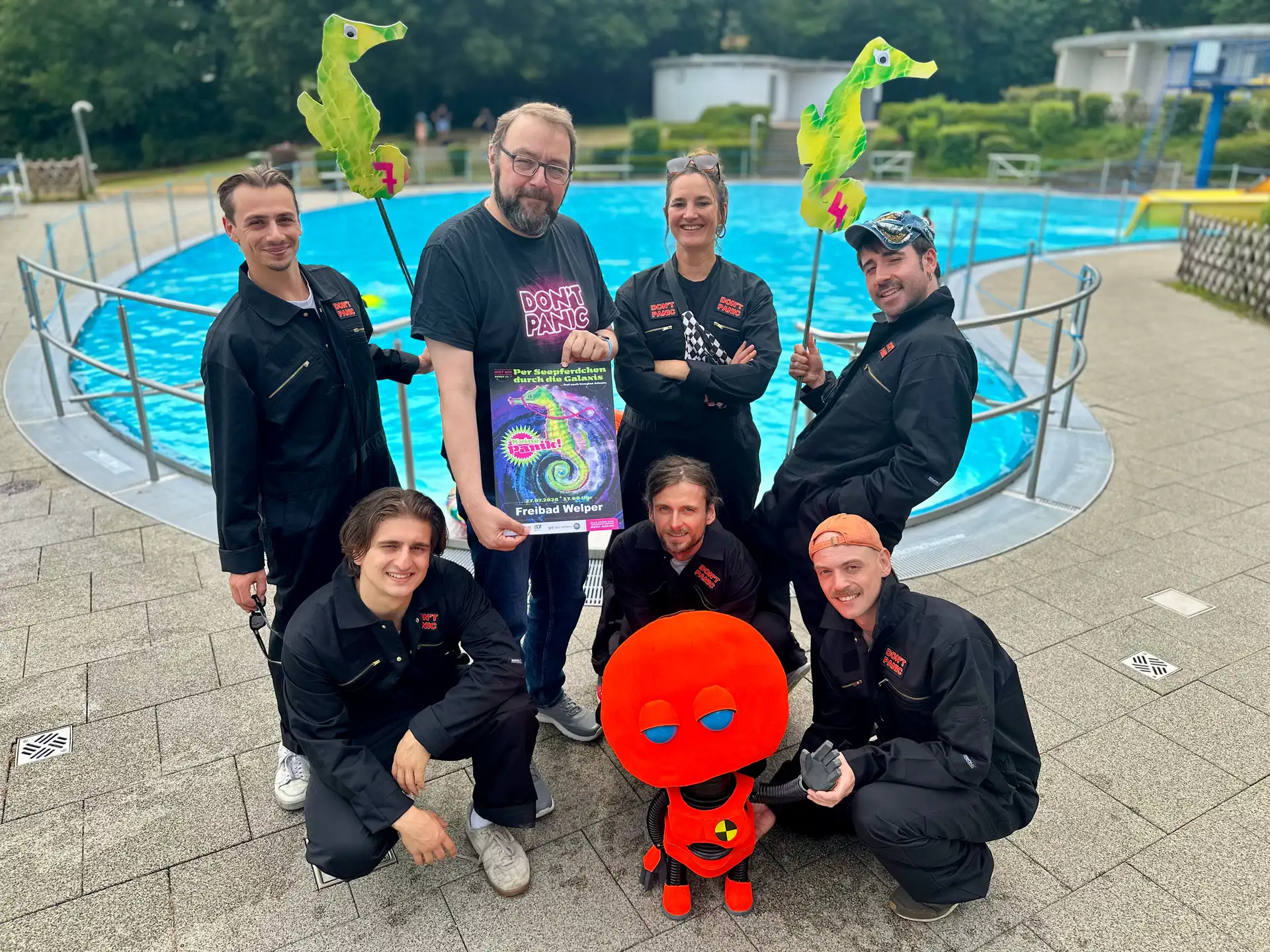 Theater im Freibad: „Per Seepferdchen durch die Galaxis“ in Hattingen