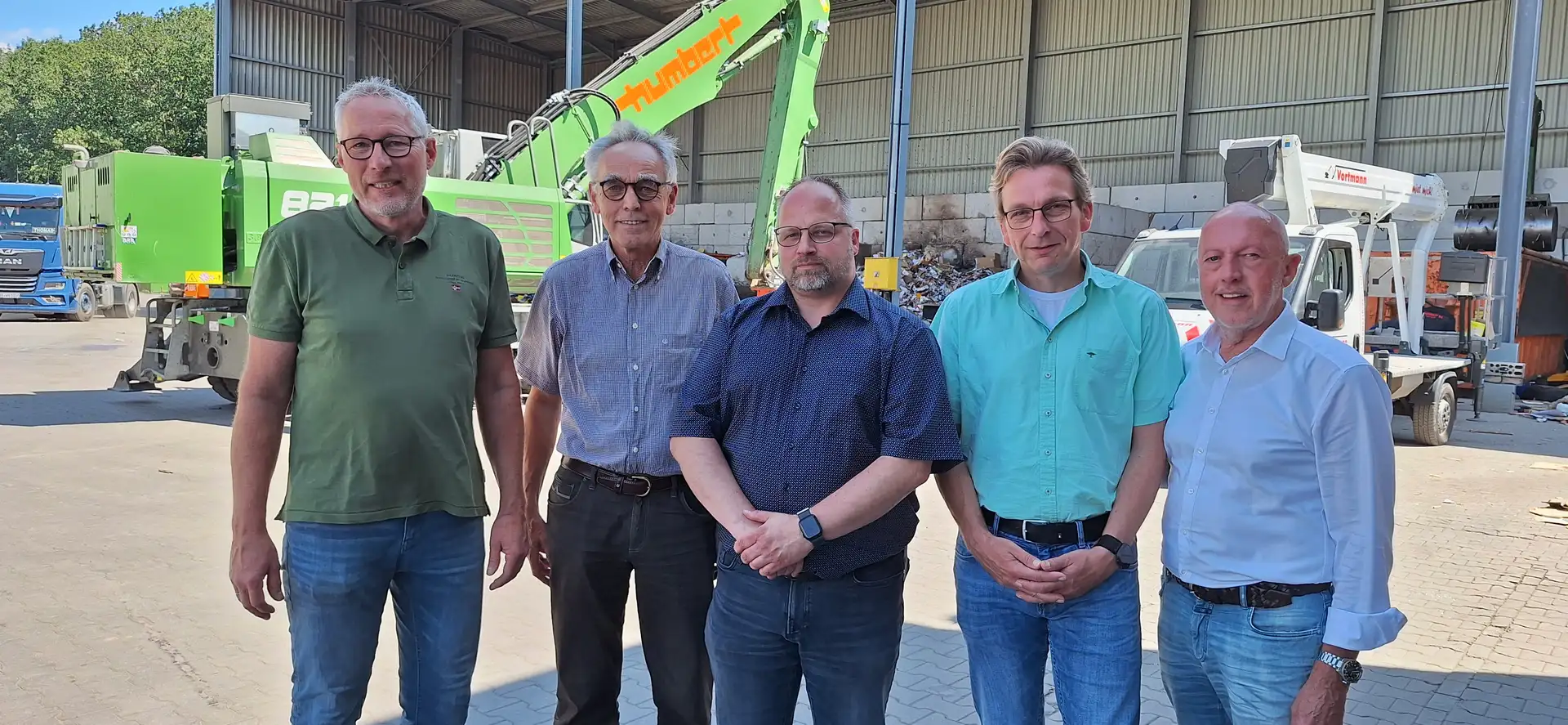 Vertreter des KSD und von Humbert-Recycling bei einem Pressetermin