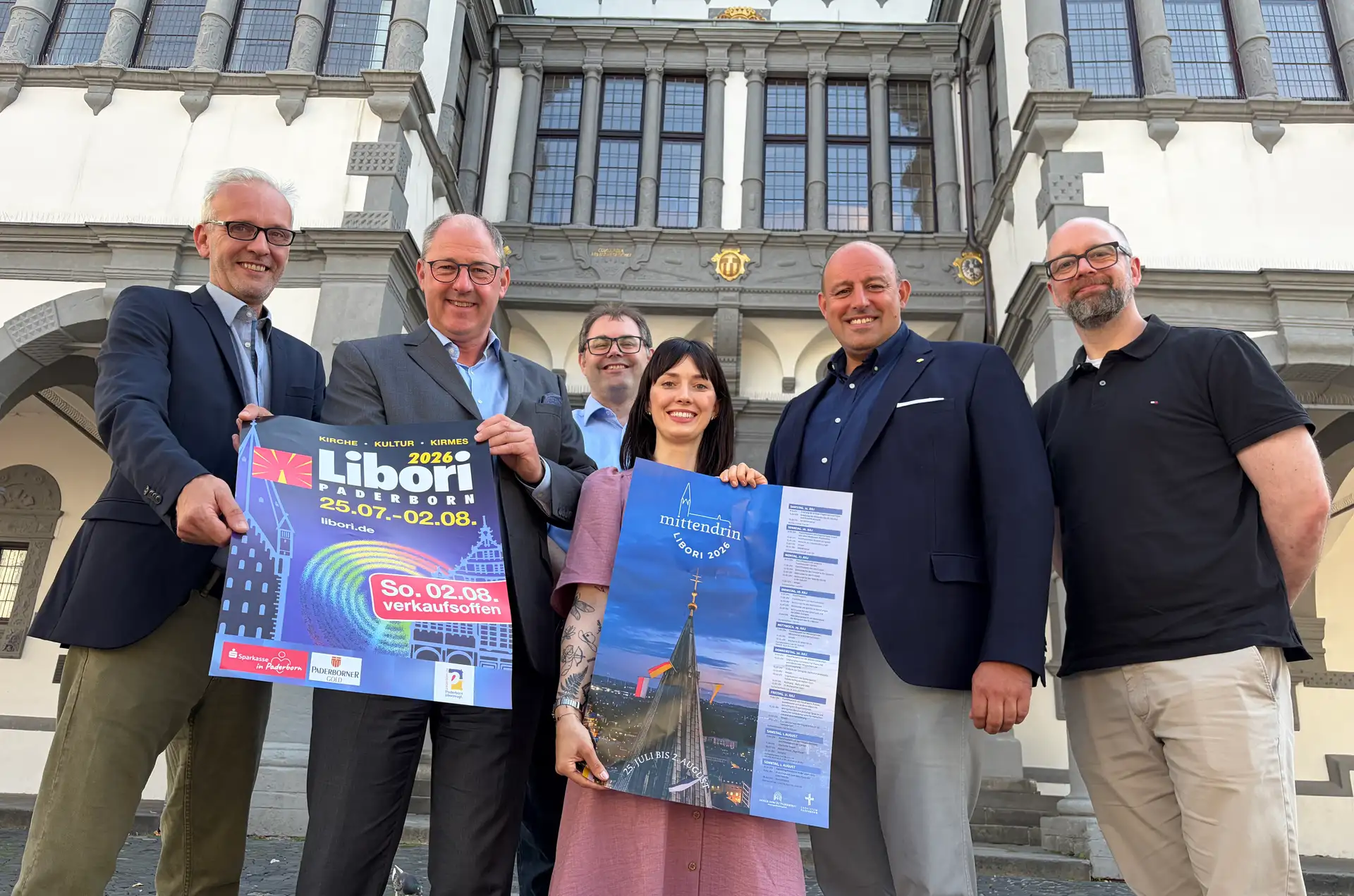 Freuen sich auf ein friedliches und fröhliches Libori: (v. l.) Carsten Büsse (Vorsitzender Betriebsausschuss und Ausschuss für Märkte und Feuerwehr), Bürgermeister Stefan-Oliver Strate, Marktmeister Matthias Amediek (Amt für Öffentlichkeitsarbeit und Stadtmarketing), Isabella Maria Struck (Pressereferentin Erzbischöfliches Generalvikariat), Bethel Thelen (Vorsitzender Schaustellerverein Paderborn) sowie Kulturamtsleiter Maximilian Zindel.