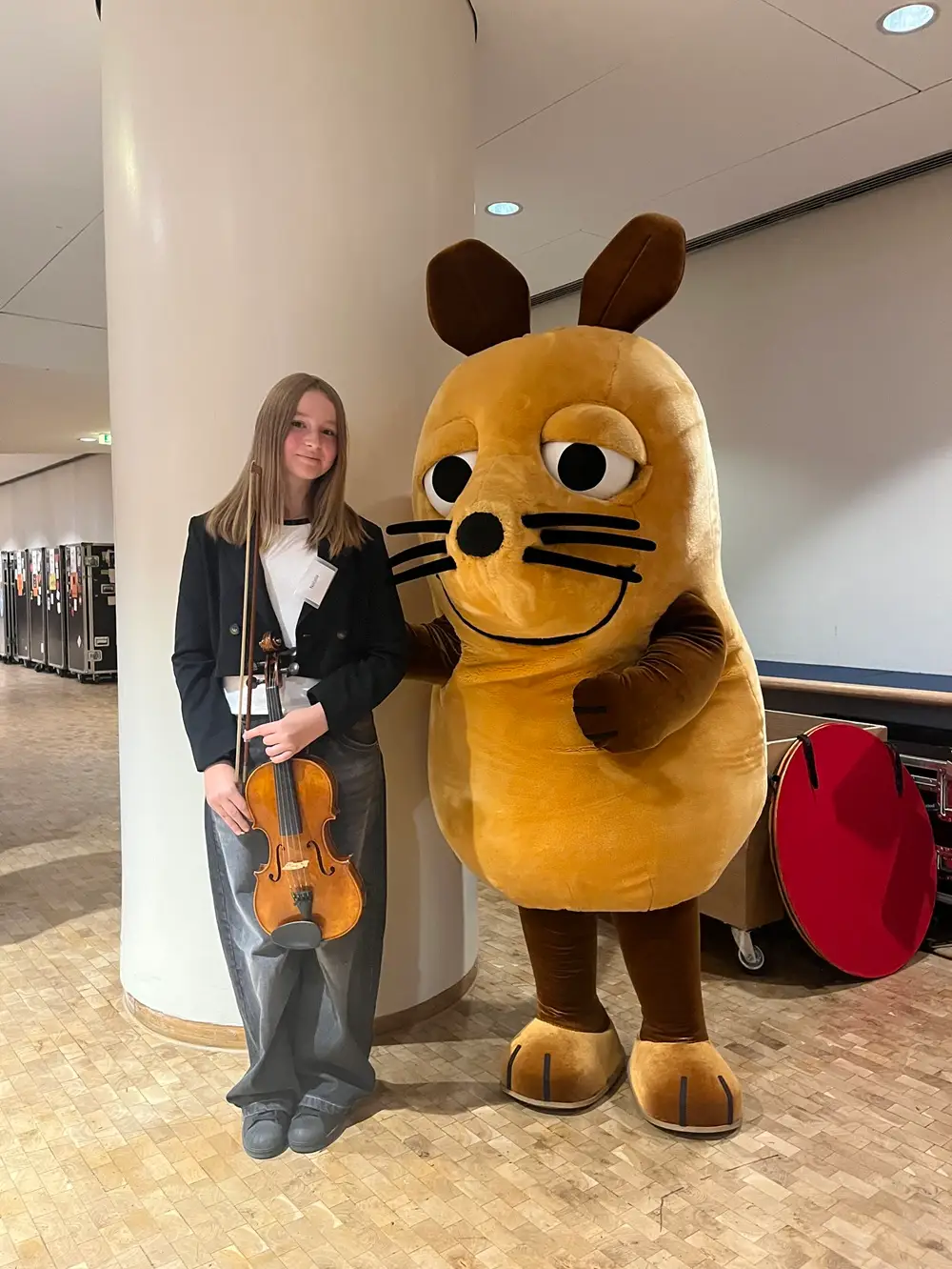 Monheimer Musikschülerinnen und -schüler haben gemeinsam mit dem WDR-Sinfonieorchester ein großes Maus-Konzert in der Kölner Philharmonie gespielt.