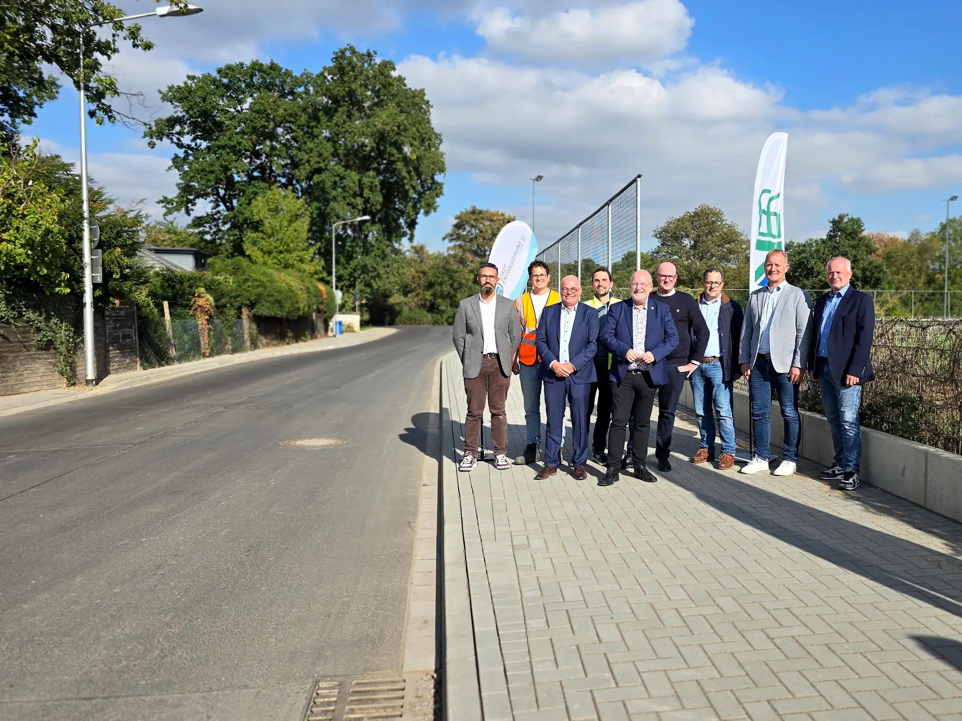 Nach rund neun Monaten Bauzeit sind die umfangreichen Straßen- und Kanalarbeiten in der Straße „Papiermühle" erfolgreich abgeschlossen.
